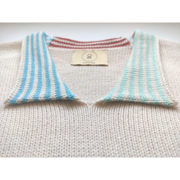 A close up shot of the knit t-shirt ''Simple Pleasures'', focusing on the coloured neck part.