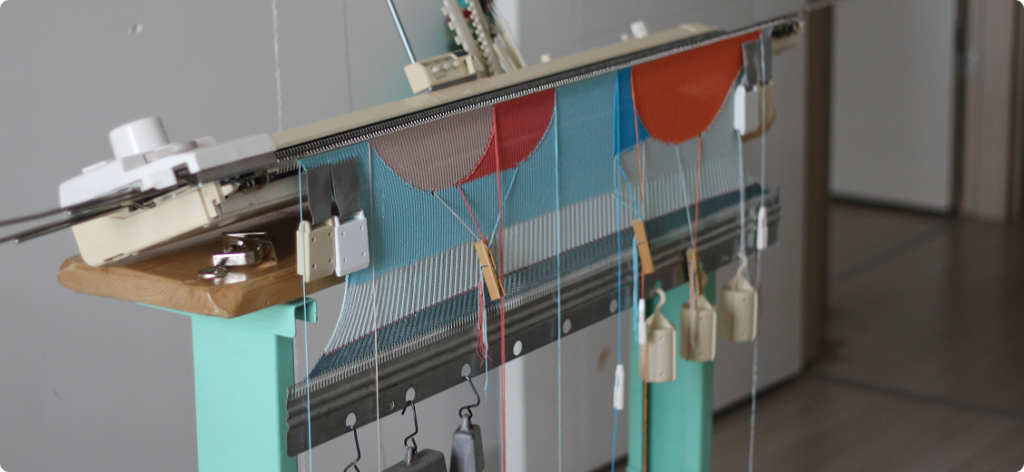 Knitting machine