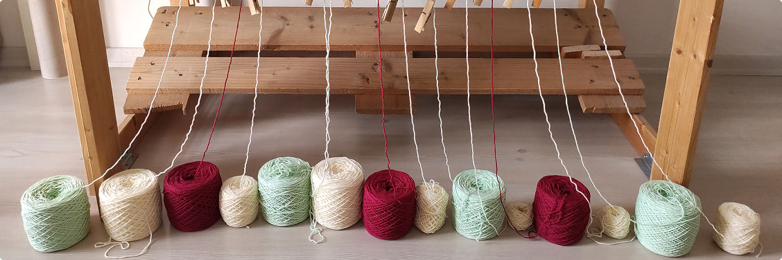 Manual Knitting Machines:  Unleashing Creativity Stitch by Stitch